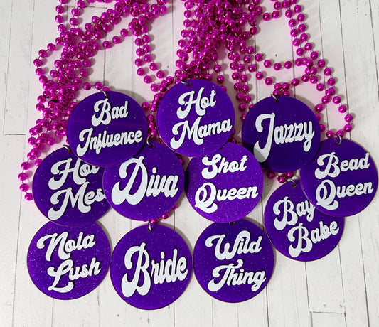 a bunch of purple and white buttons that say hot mama, hot queen, hot